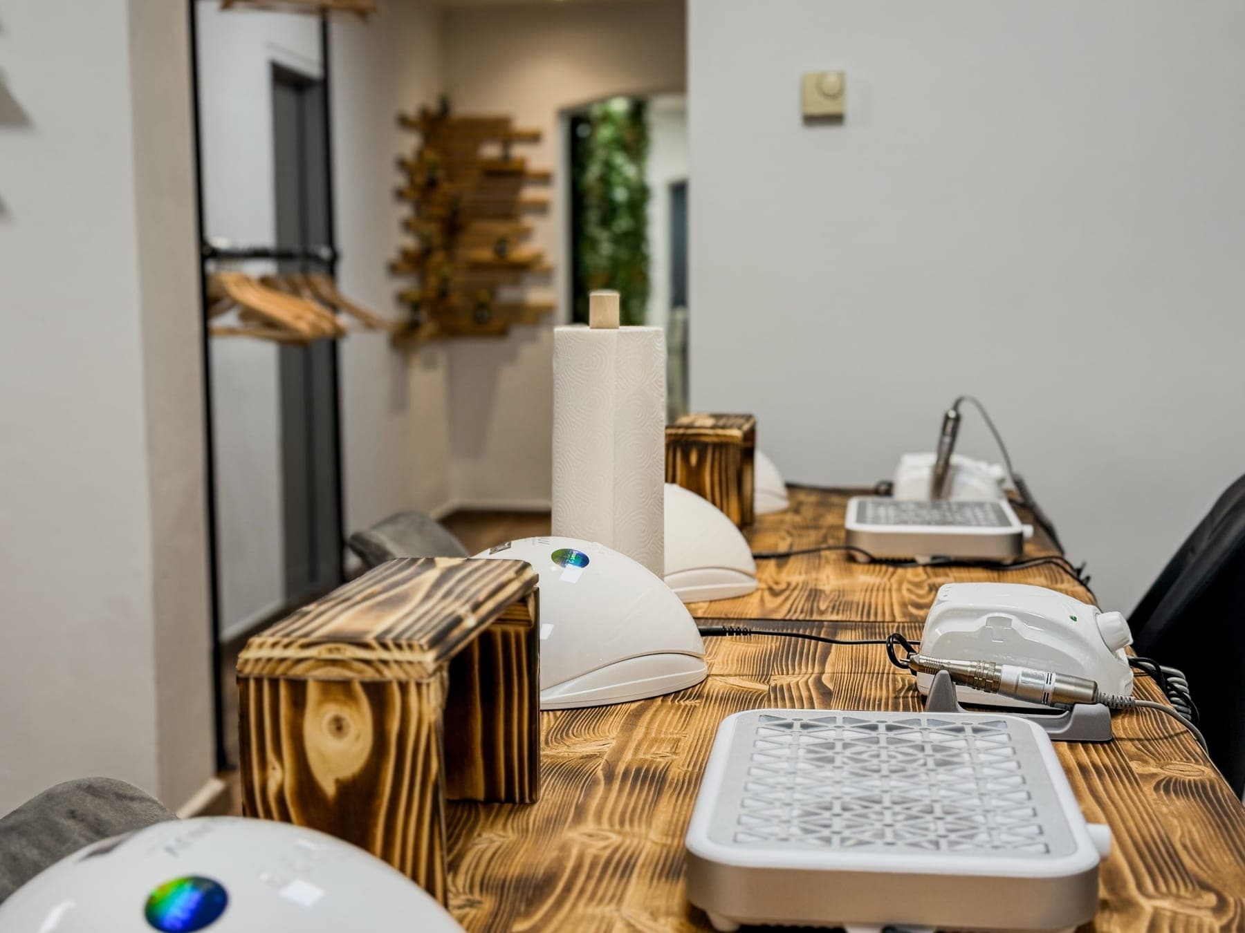 Ein Maniküre-Arbeitsplatz im Studio